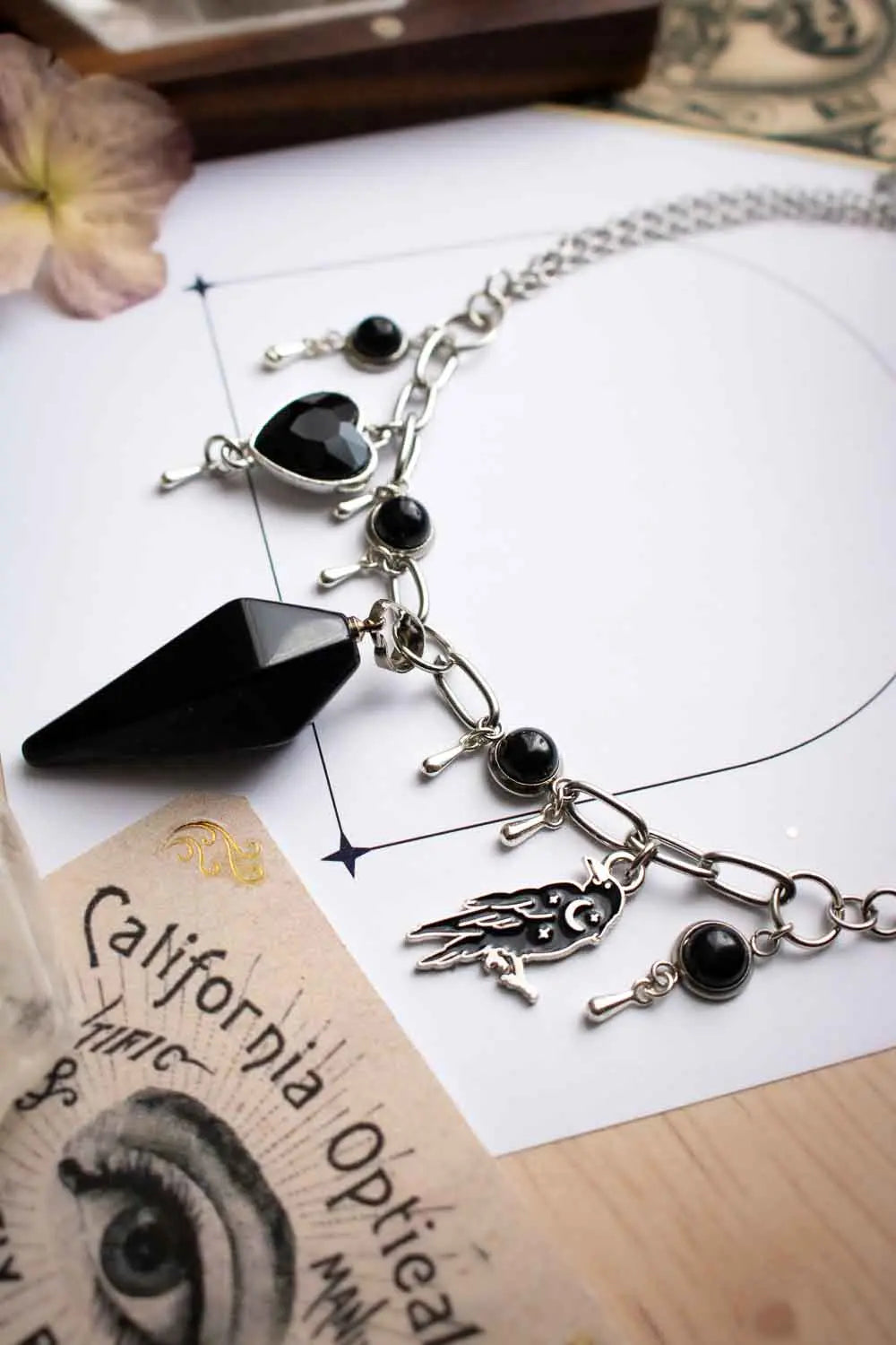 Collier Double chaîne et breloques ténébreuses - Murmures gothiques lunamanashop