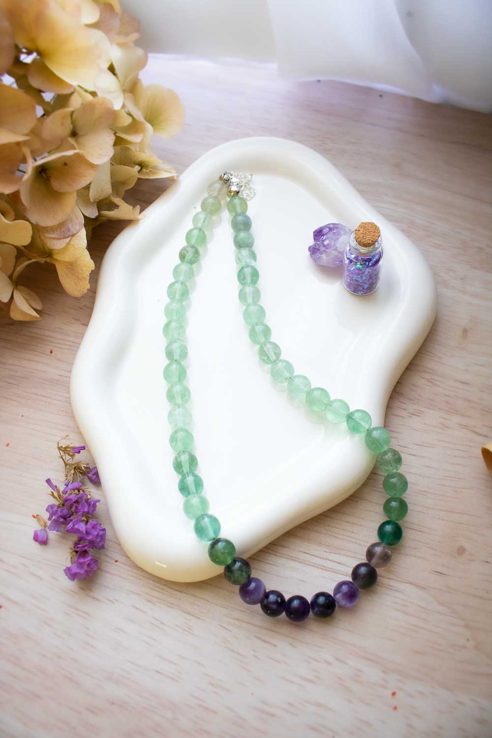Collier de perles fluorite dégradé - pierre vertes et violettes - Fluorescence lunamanashop