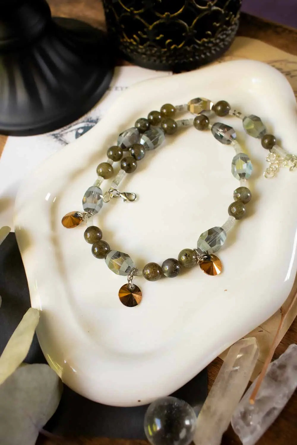 Collier Dorina en Labradorite et perles de verre lunamanashop