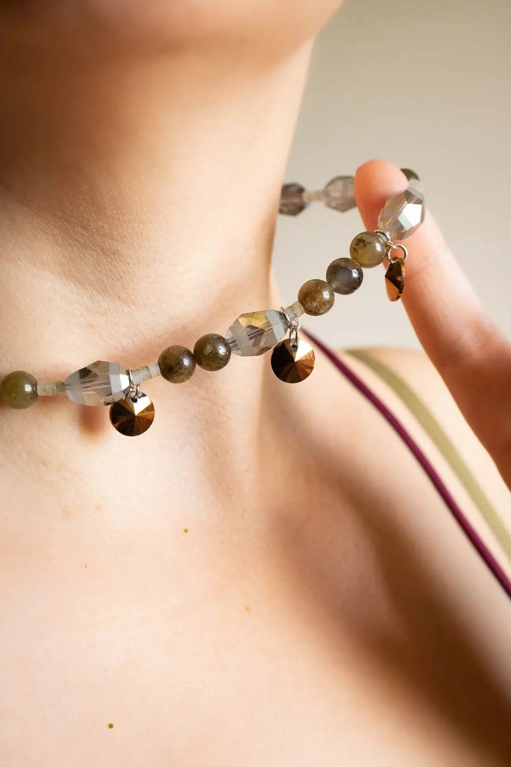 Collier Dorina en Labradorite et perles de verre lunamanashop