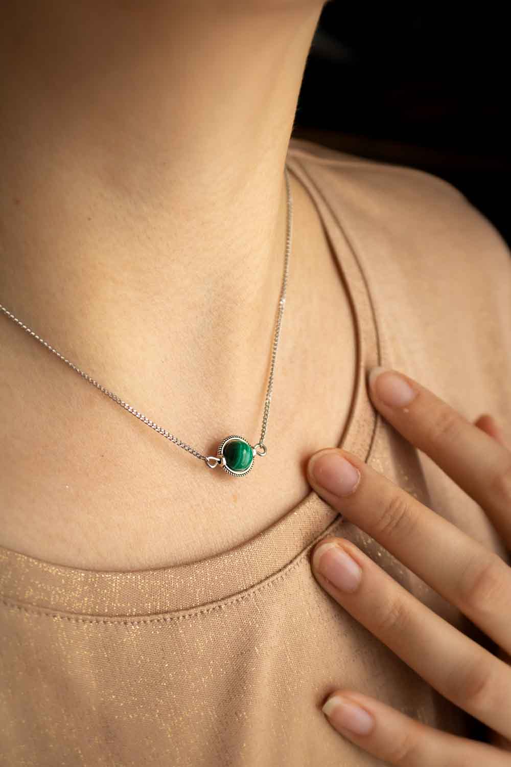 Collier choker Noche vert en malachite et chaîne argentée