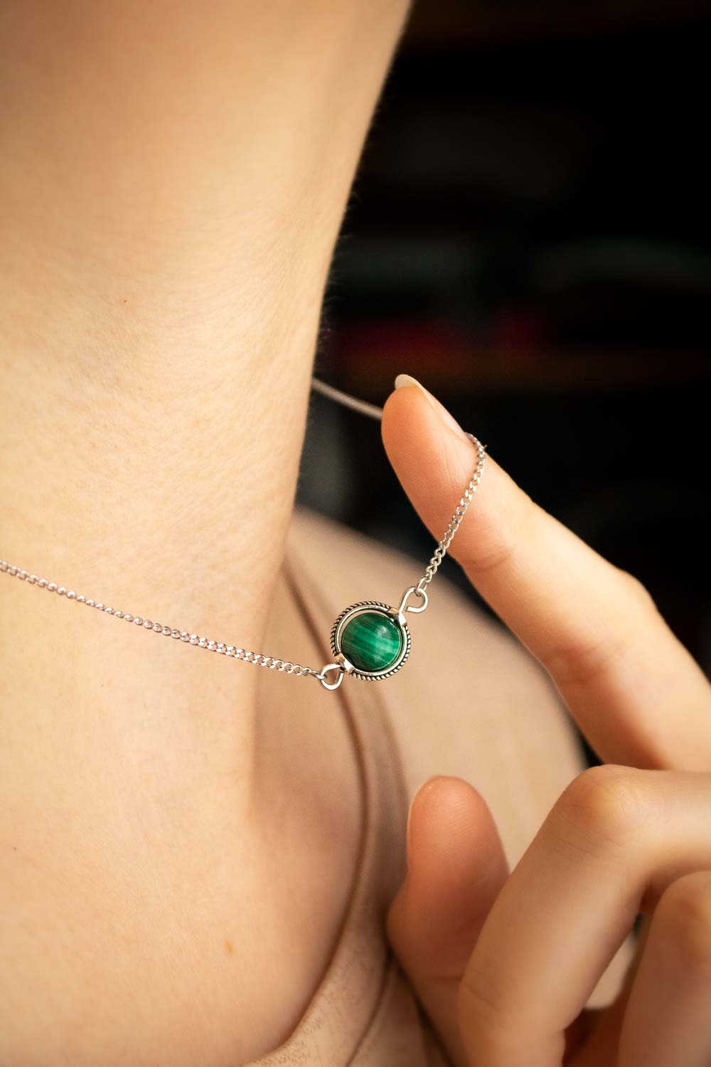 Collier choker Noche vert en malachite et chaîne argentée