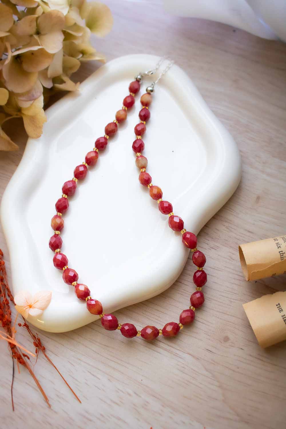 Collier ras de cou jade rouge - perles facettées couleur pêche - Aurore lunamanashop