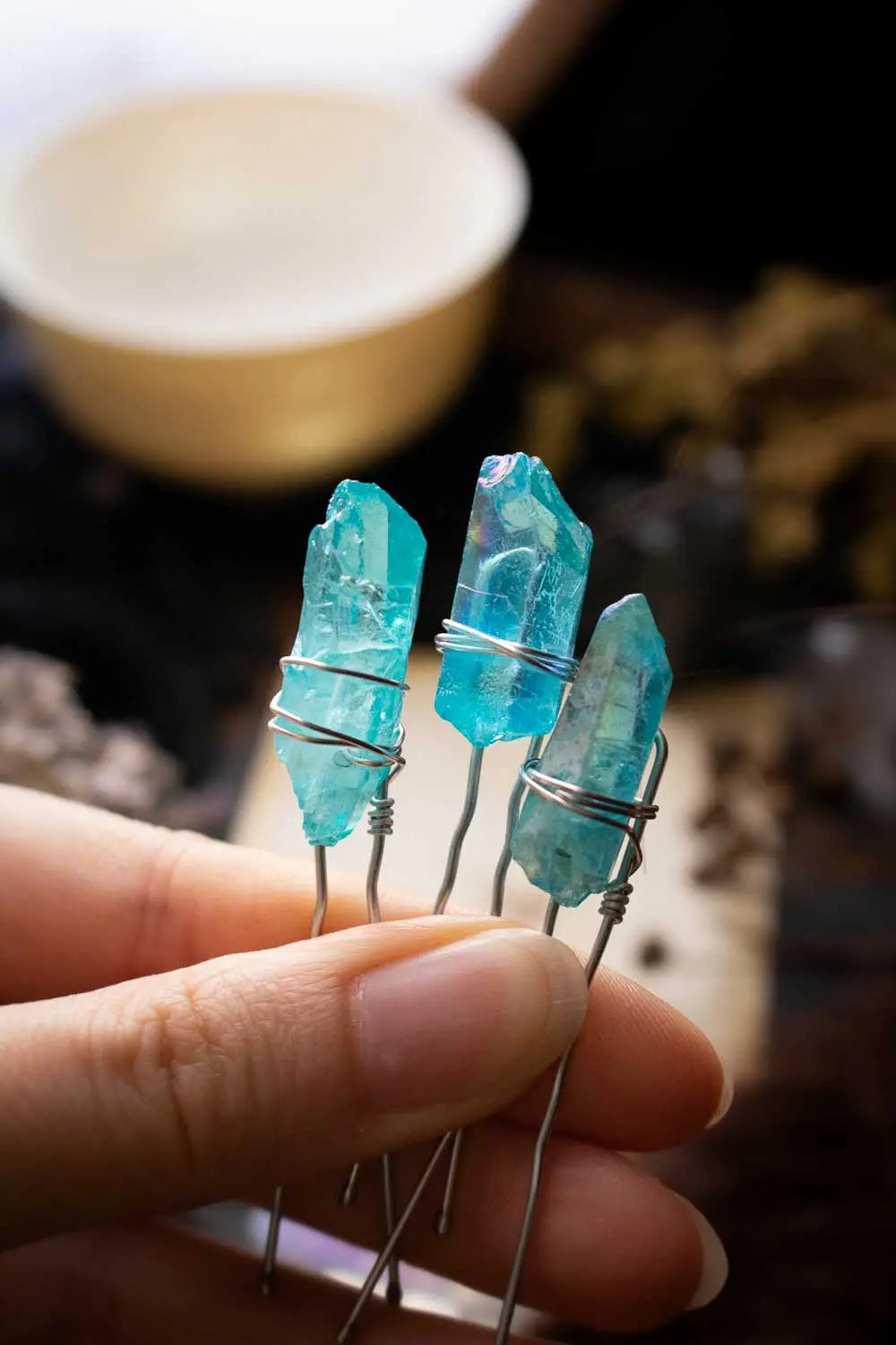 Épingle à cheveux Amy bleu azur en pointe de quartz