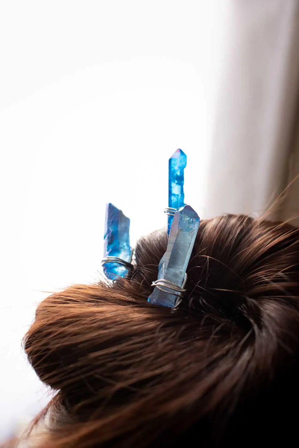 Épingle à cheveux Amy bleu en pointe de quartz