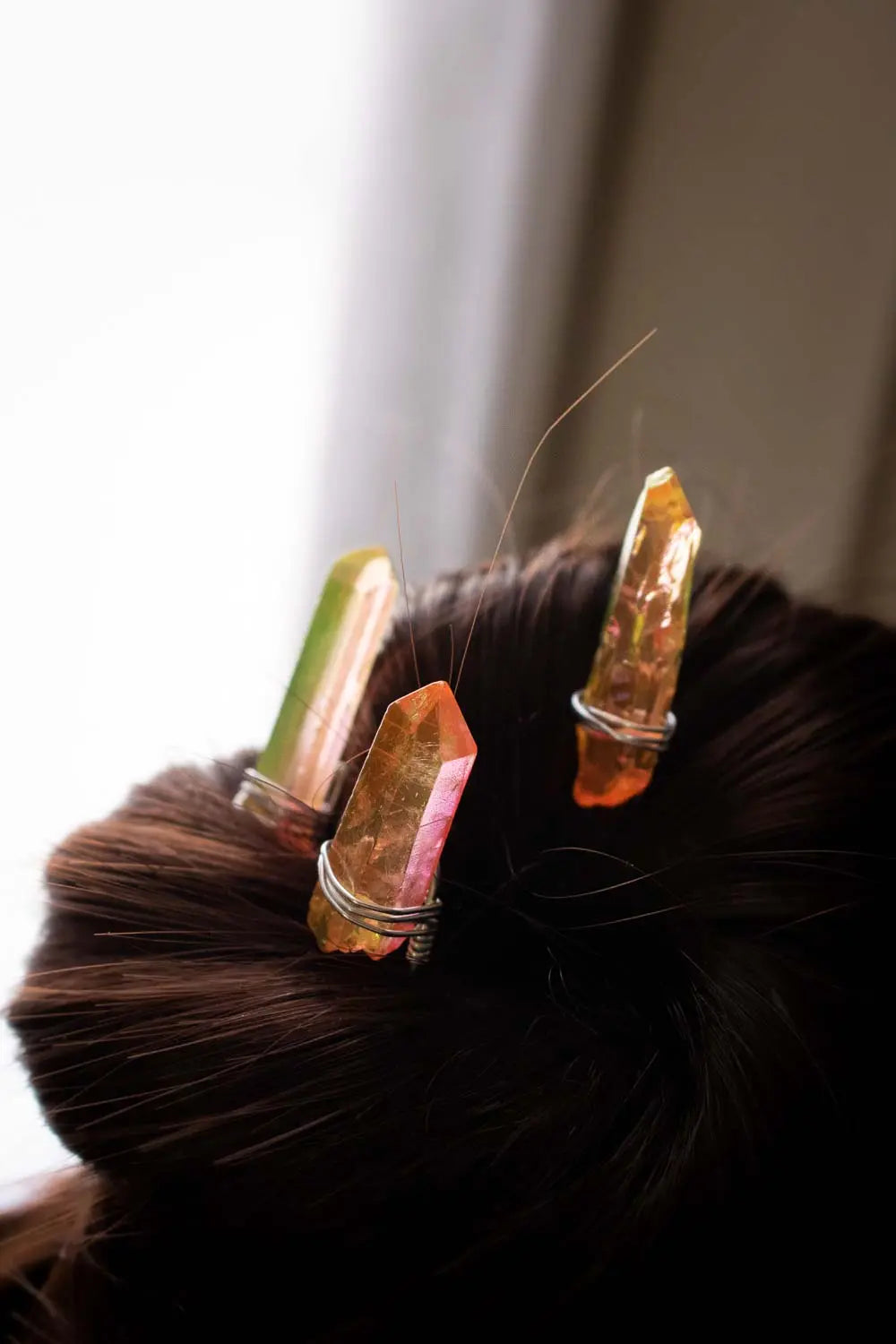 Épingle à cheveux Amy orange et rose en pointe de quartz lunamanashop