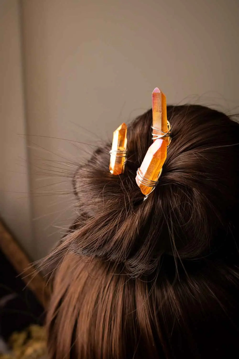 Épingle à cheveux Amy orange en pointe de quartz lunamanashop