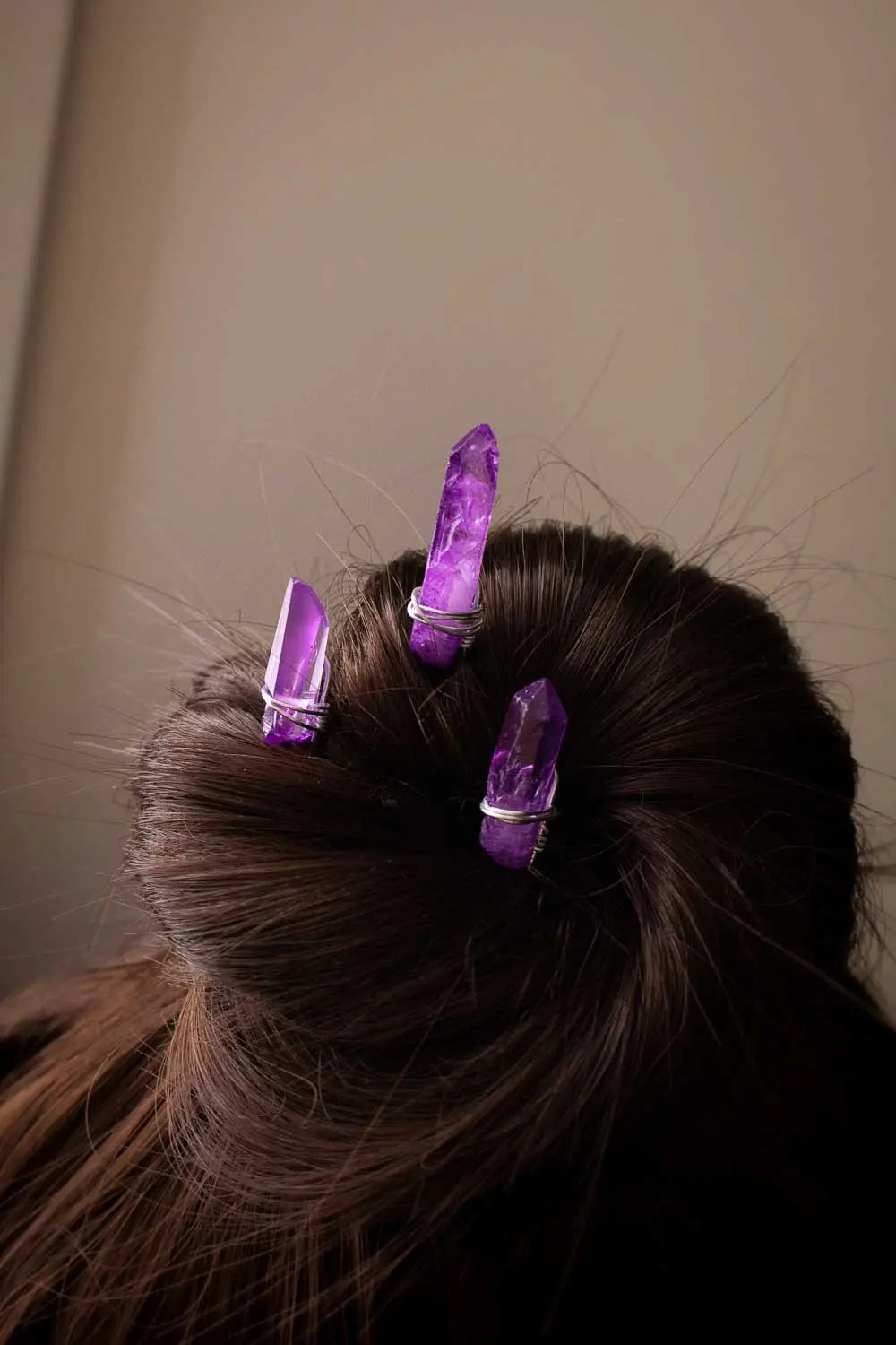 Épingle à cheveux Amy violette en pointe de quartz