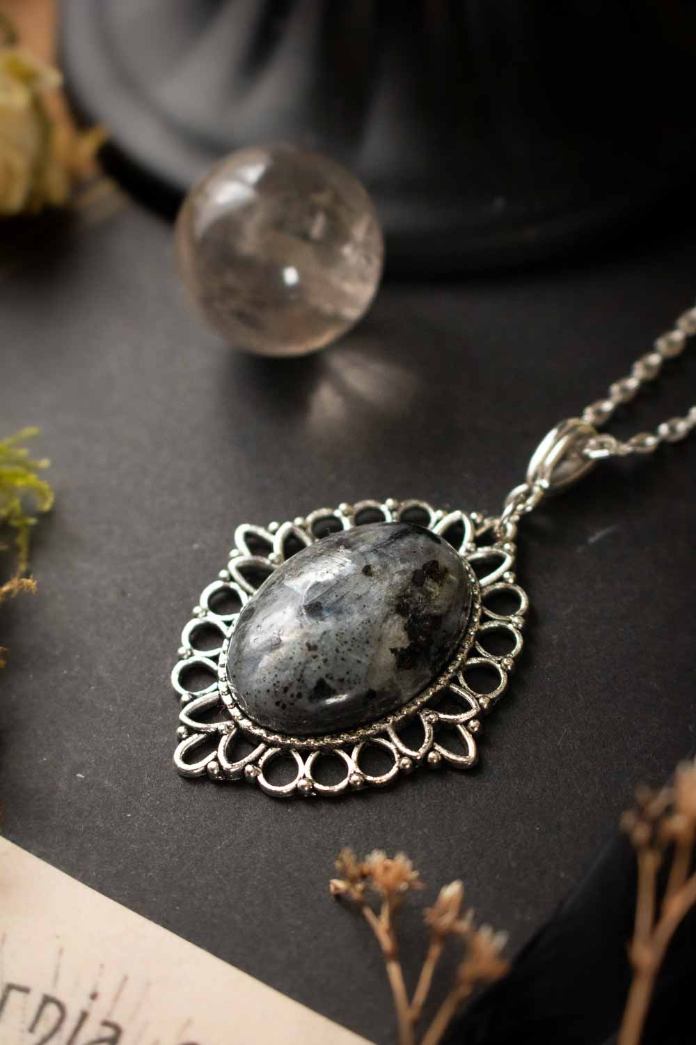 Pendentif Nifloria en larvikite et base argentée