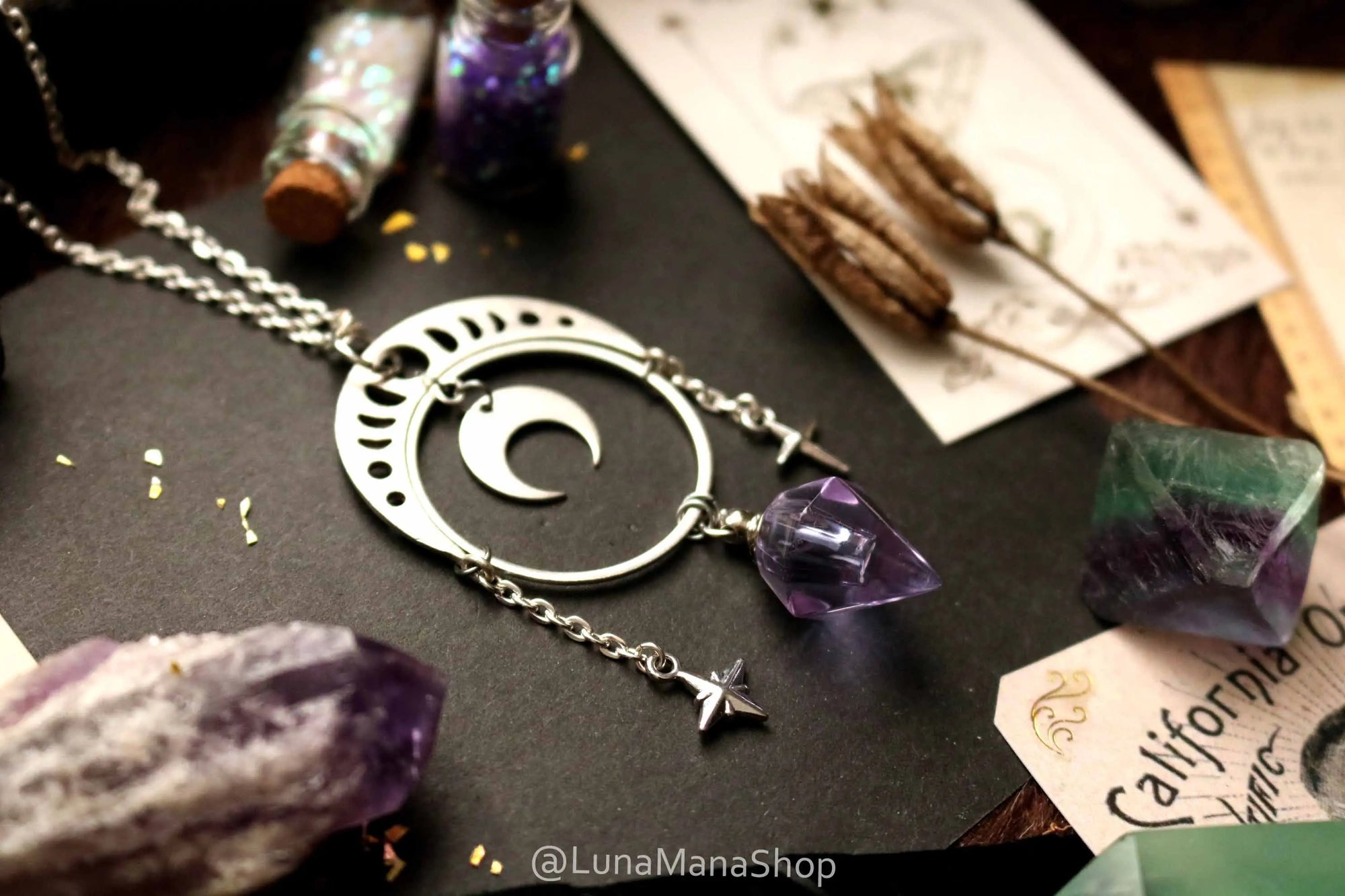 Pendentif Fiole cosmique violette en verre et lune argentée lunamanashop